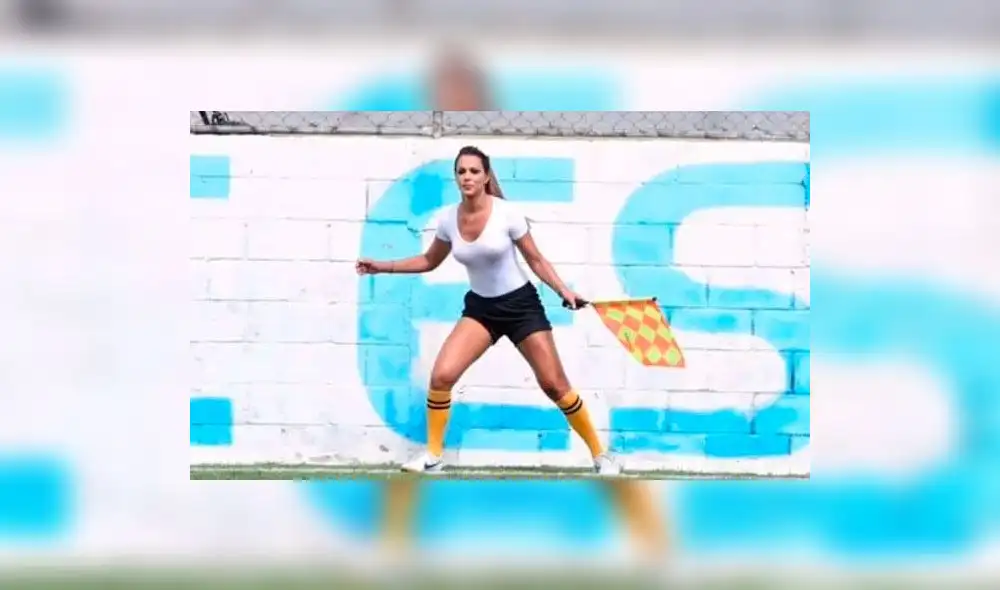 Twitter: Jueza de línea atrajo miradas por curioso detalle en pleno encuentro de fútbol 