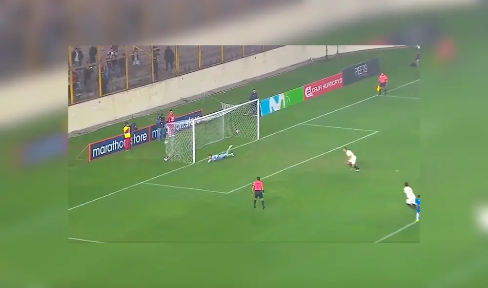 Germán Denis anotó de penal y es el máximo goleador de la U en el año. Créditos: AFP Germán Denis anotó de penal y es el máximo goleador de la U en el año. Créditos: AFP