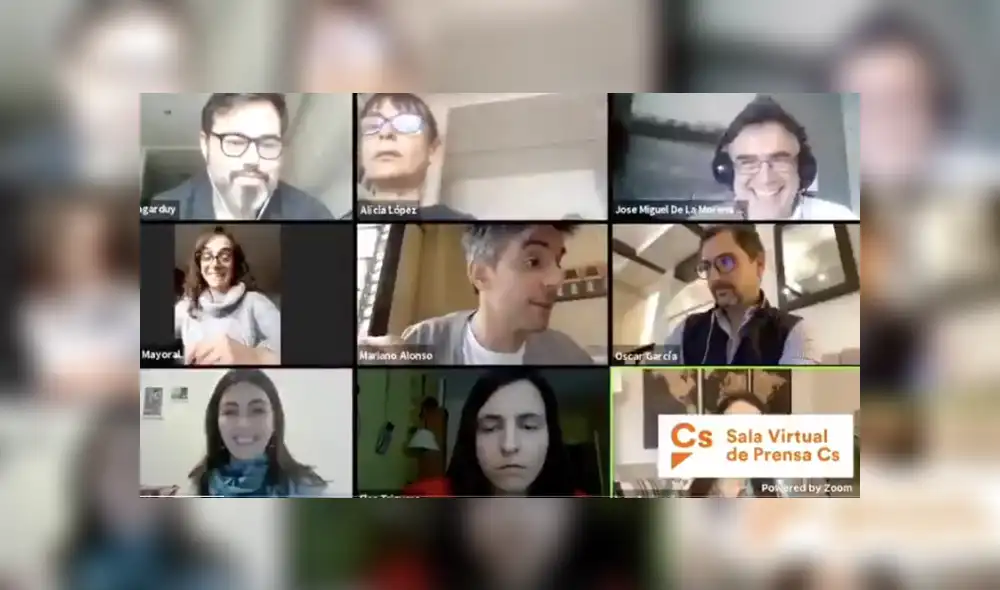 A través de Facebook se hizo viral el momento en que un niña interrumpe a su papá, quien estaba en una sesión de teletrabajo.