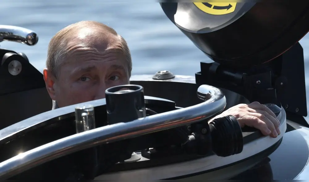 Putin descendió a bordo de un sumergible el sábado a una profundidad de 50 metros. Foto: AFP. Putin descendió a bordo de un sumergible el sábado a una profundidad de 50 metros. Foto: AFP.