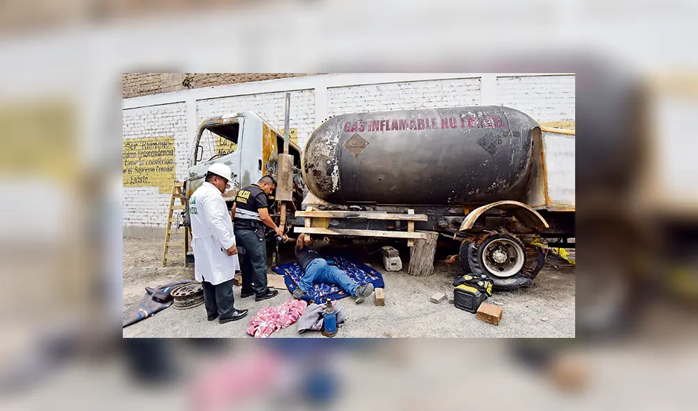Pericias. Técnicos de la PNP evaluaron durante dos días el vehículo que desató la tragedia. Foto: Melissa Merino Pericias. Técnicos de la PNP evaluaron durante dos días el vehículo que desató la tragedia. Foto: Melissa Merino