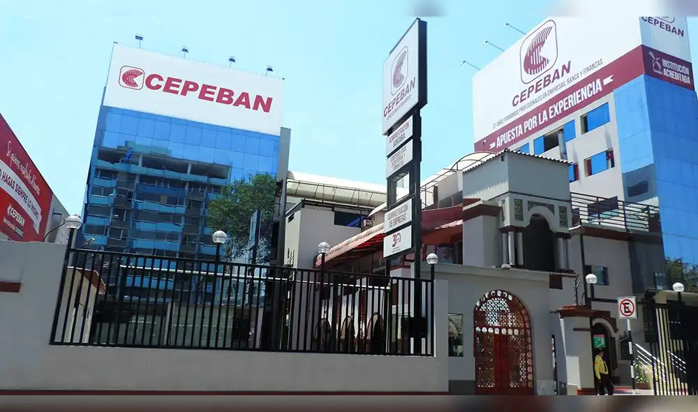 250 jóvenes se graduaron en Cepeban gracias a Beca 18 del Pronabec