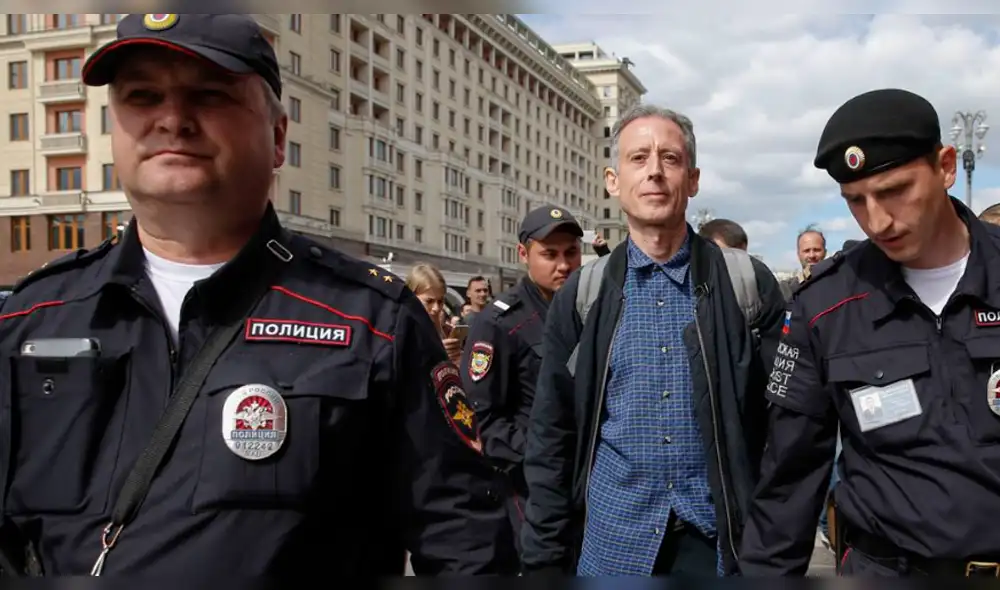 Rusia 2018: activista gay sorprende con protesta en primer día del Mundial  [FOTOS]