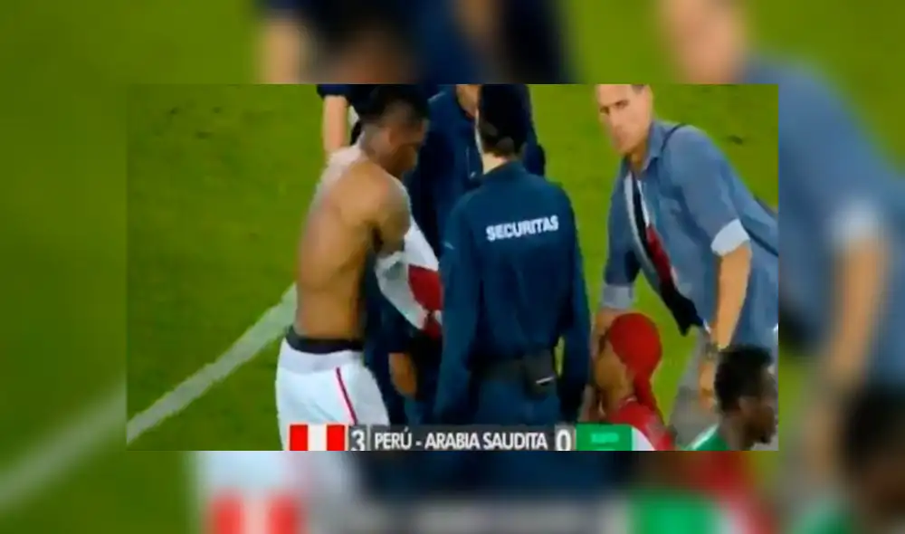 Jefferson Farfán y el gesto que tuvo con hincha que se metió a la cancha [VIDEO]