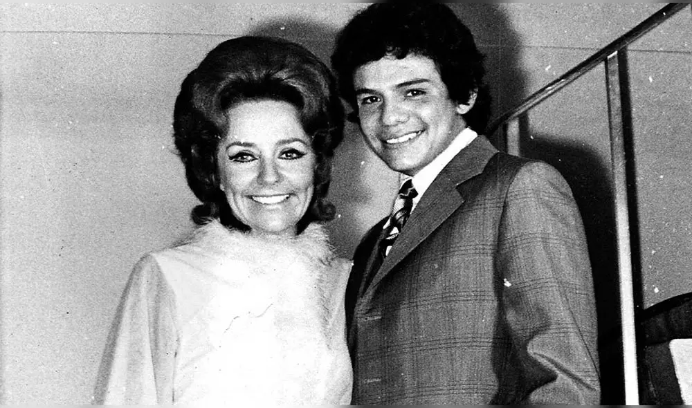 En 1993, José José daría entrevista donde habló de sus adicciones En 1993, José José daría entrevista donde habló de sus adicciones