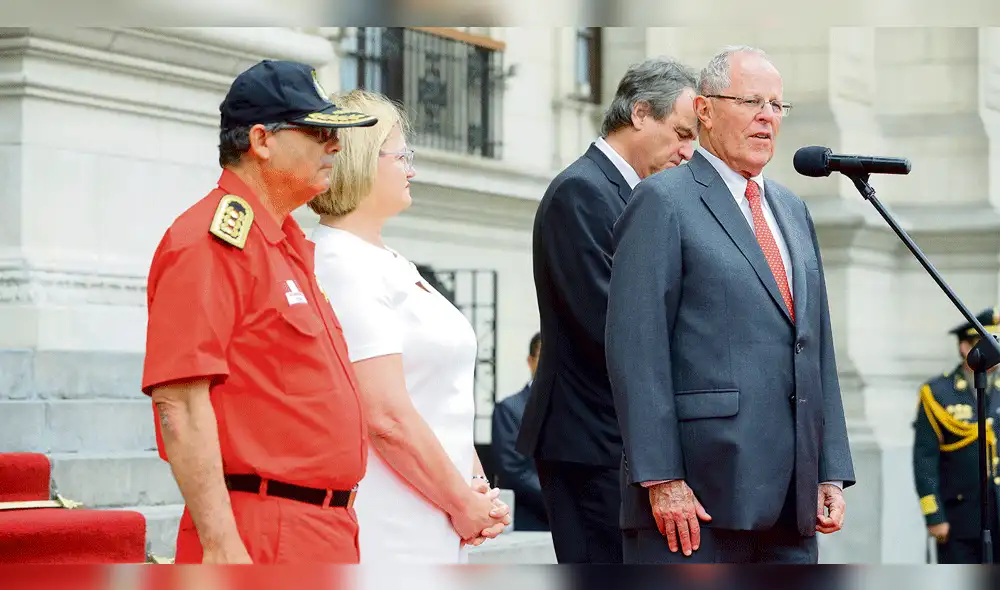 Kuczynski reitera que solo responderá por escrito a congresistas