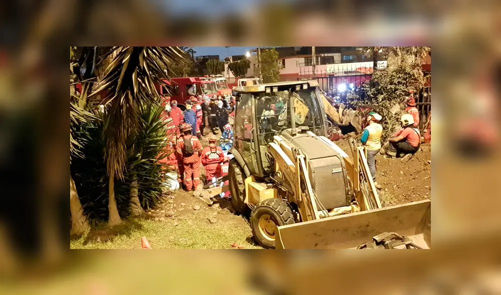 Bomberos y PNP trabajaron aproximadamente por seis horas pero no lograron sacar con vida a menor. Foto: Luis Villanueva / URPI-GLR
