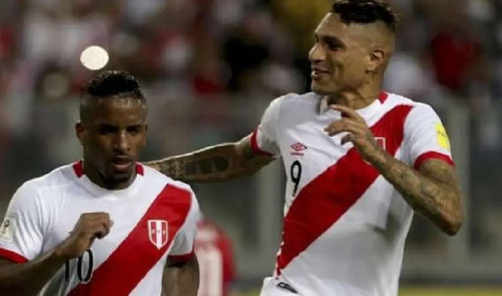 Jefferson Farfán y Paolo Guerrero jugando en la selección nacional.