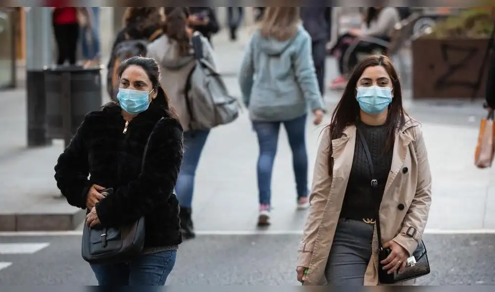 Las personas que no posean el COVID-19 deberán confirmarlo con un test antes de poder transitar libremente. (Foto: 20 Minutos)