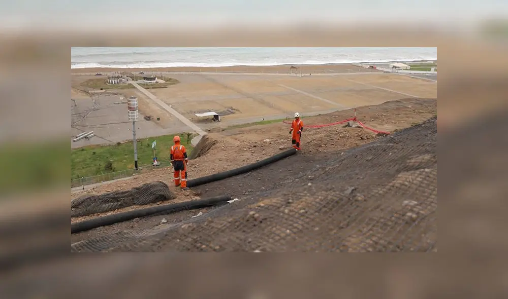 Instalación viene siendo supervisada por personal especializado en trabajos verticales. (Foto: Municipalidad de Lima)