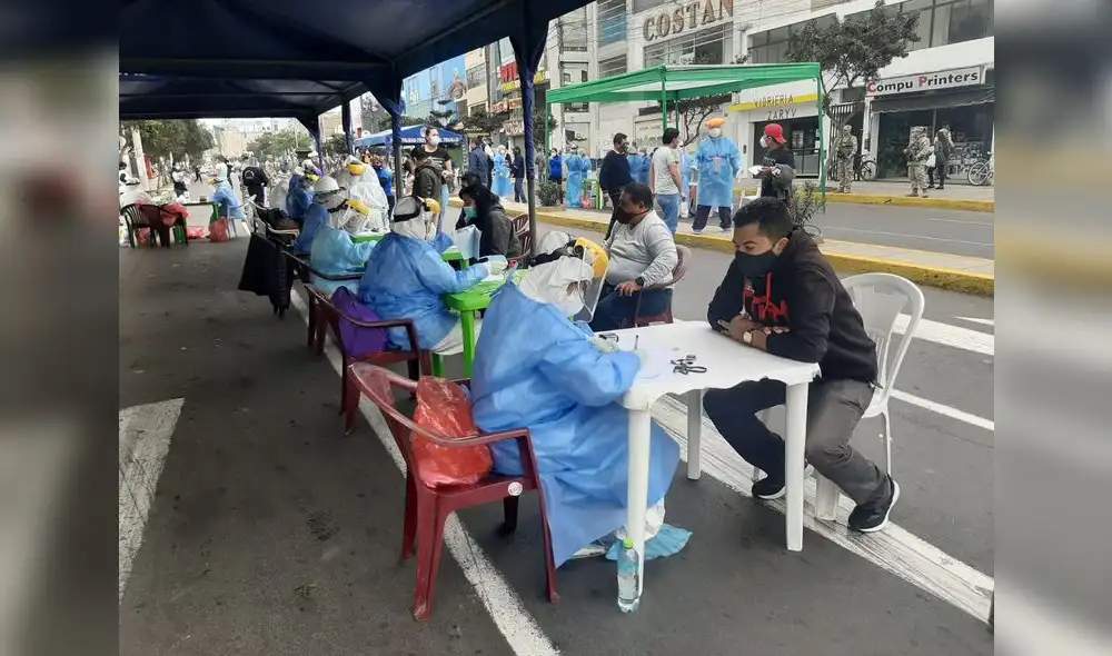 Se aplicaron pruebas rápidas a comerciantes de centros comerciales.