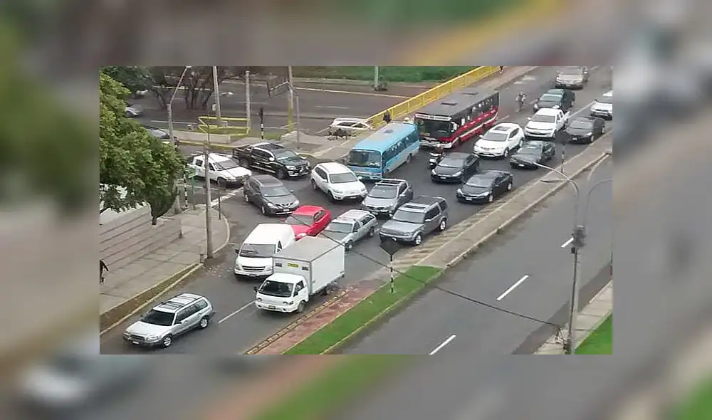 Quejas por congestión vehicular en Miraflores