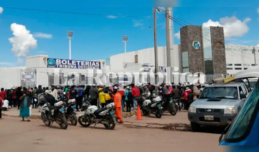 Largas colas en el estadio de Juliaca por venta de entradas ante Sao Paulo. Largas colas en el estadio de Juliaca por venta de entradas ante Sao Paulo.