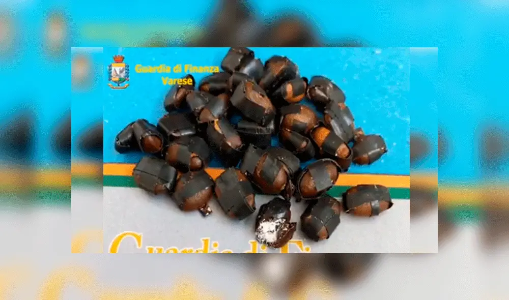 Los granos eran sellados con cinta negra tras ser rellenados. Foto: Guarda di Finanza Varese. Los granos eran sellados con cinta negra tras ser rellenados. Foto: Guarda di Finanza Varese.