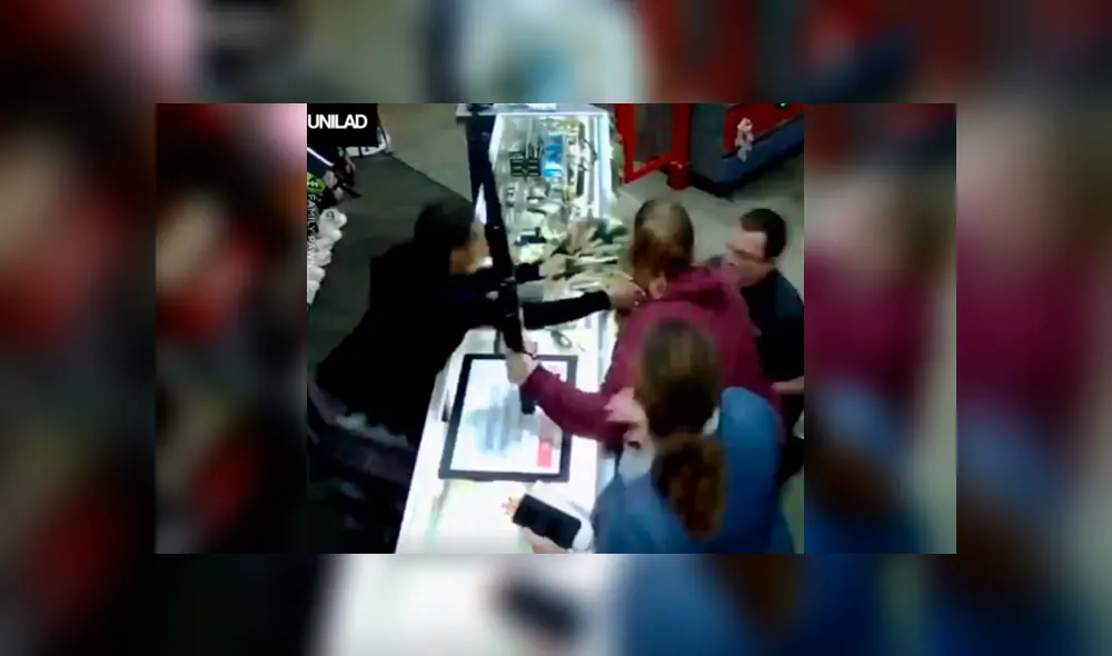 Facebook viral: cámara de seguridad registra momento exacto en que trabajador salva a bebé de sufrir terrible accidente Facebook viral: cámara de seguridad registra momento exacto en que trabajador salva a bebé de sufrir terrible accidente