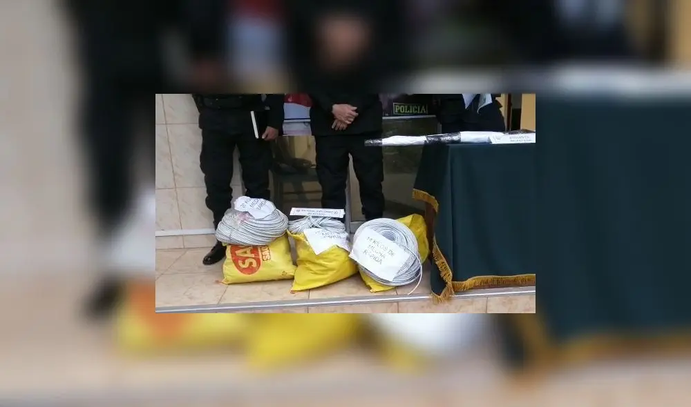 Decomiso de explosivos fue presentado por Jefe policial en La Libertad General Ángel Toledo. Foto Alan Cabrera. Decomiso de explosivos fue presentado por Jefe policial en La Libertad General Ángel Toledo. Foto Alan Cabrera.