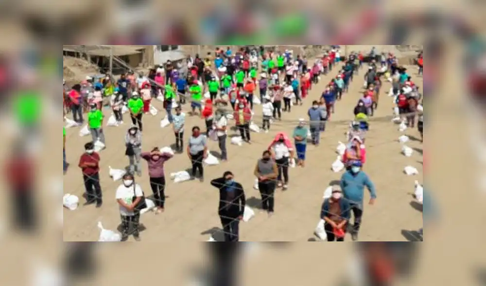 Las bolsas fueron elaboradas y distribuidas a la población, manteniendo todos los protocolos de seguridad.