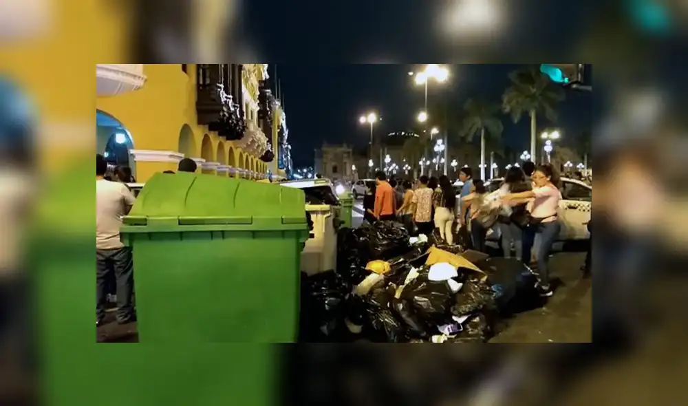 Indignación por basura acumulada en esquina del Jirón de La Unión [VIDEO]