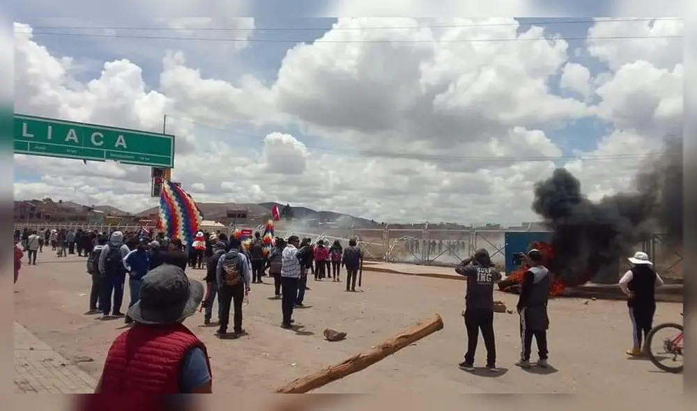 Decenas de personas se enfrentaron a la Policía en busca de tomar el aeropuerto del altiplano. Foto: Cortesía Decenas de personas se enfrentaron a la Policía en busca de tomar el aeropuerto del altiplano. Foto: Cortesía