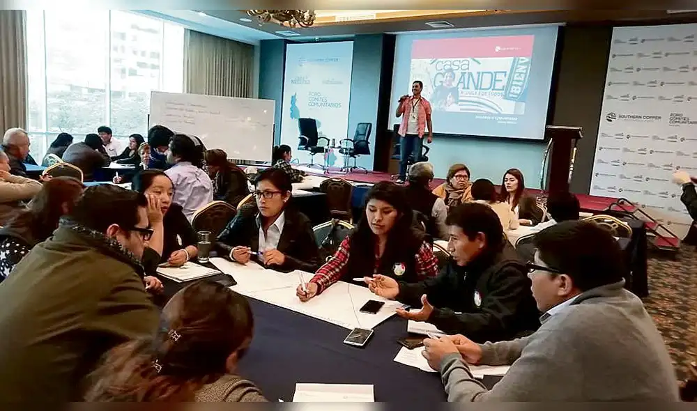 Participaron en foro. Participaron en foro.