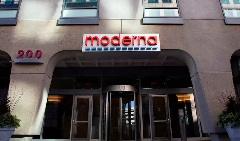 La vacuna de Moderna no necesita temperaturas por debajo de los 70 grados bajo cero, por lo que su transporte y almacenaje sería más barato y accesible a zonas rurales. Foto: EFE La vacuna de Moderna no necesita temperaturas por debajo de los 70 grados bajo cero, por lo que su transporte y almacenaje sería más barato y accesible a zonas rurales. Foto: EFE