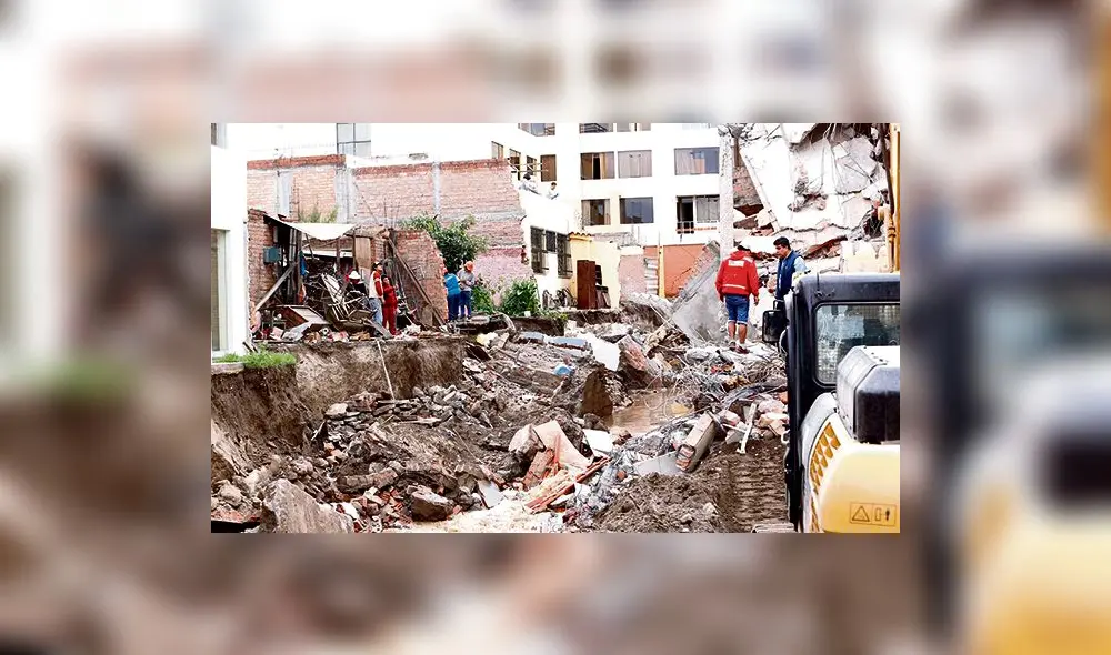 desastre. Torrentera hizo venir abajo casas en Yanahuara. desastre. Torrentera hizo venir abajo casas en Yanahuara.