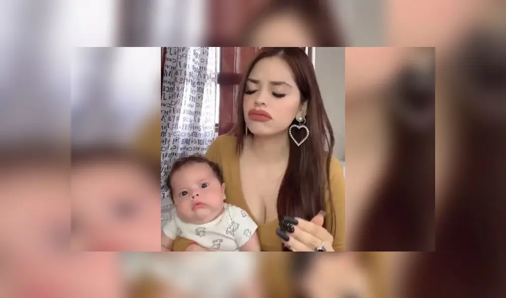 Bebé escucha a su madre cantar y no puede evitar vomitar [VIDEO]