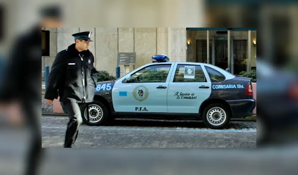 Hombre abusa 41 veces a una joven y lo detienen dirigiendo un partido de fútbol [VIDEO] 