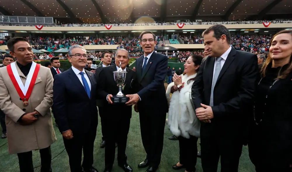 Martín Vizcarra recibió baño de popularidad en Hipódromo de Monterrico [GALERÍA]