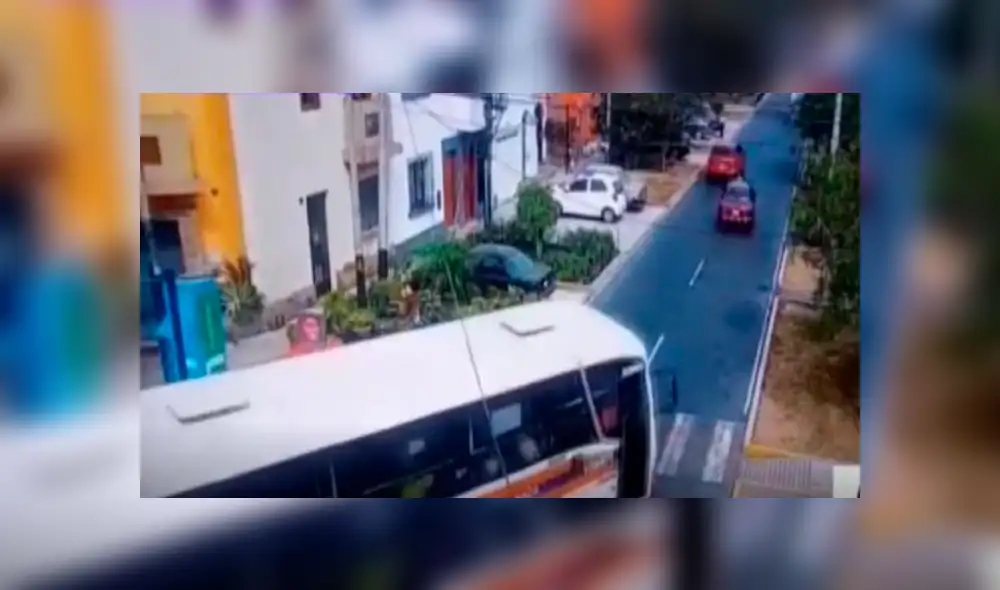 Joven fue arrollado por bus de servicio público que iba a excesiva velocidad [VIDEO]