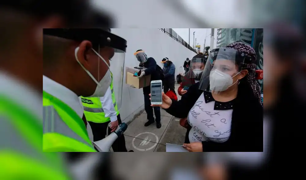 Continúan llegando pasajeros al aeropuerto Jorge Chávez. Fotos: John Reyes/La República. Continúan llegando pasajeros al aeropuerto Jorge Chávez. Fotos: John Reyes/La República.