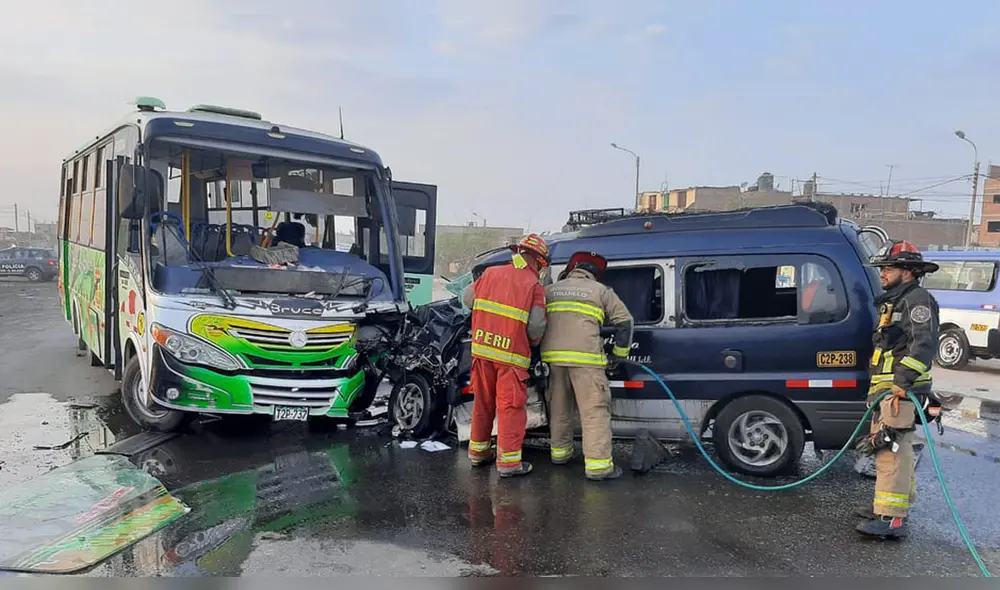 El conductor de la minivan falleció al instante. El conductor de la minivan falleció al instante.