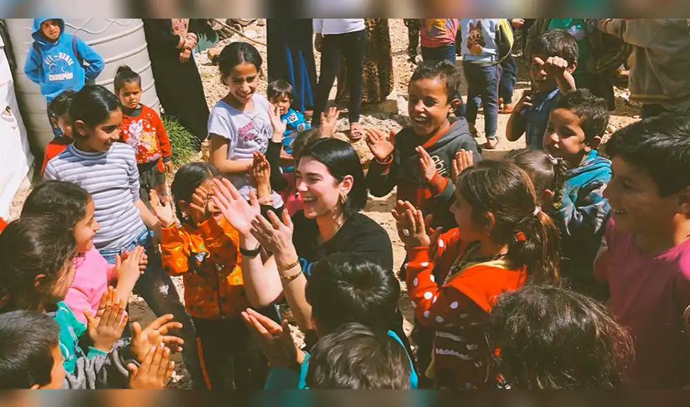 Dua Lipa visita a niños refugiados tras ejercer nuevo cargo internacional