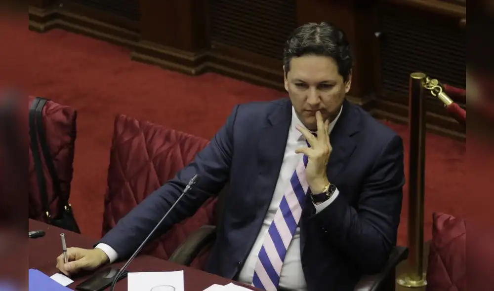 Salaverry planteará mañana recomponer comisiones, pero hoy aprobarían sanción Salaverry planteará mañana recomponer comisiones, pero hoy aprobarían sanción