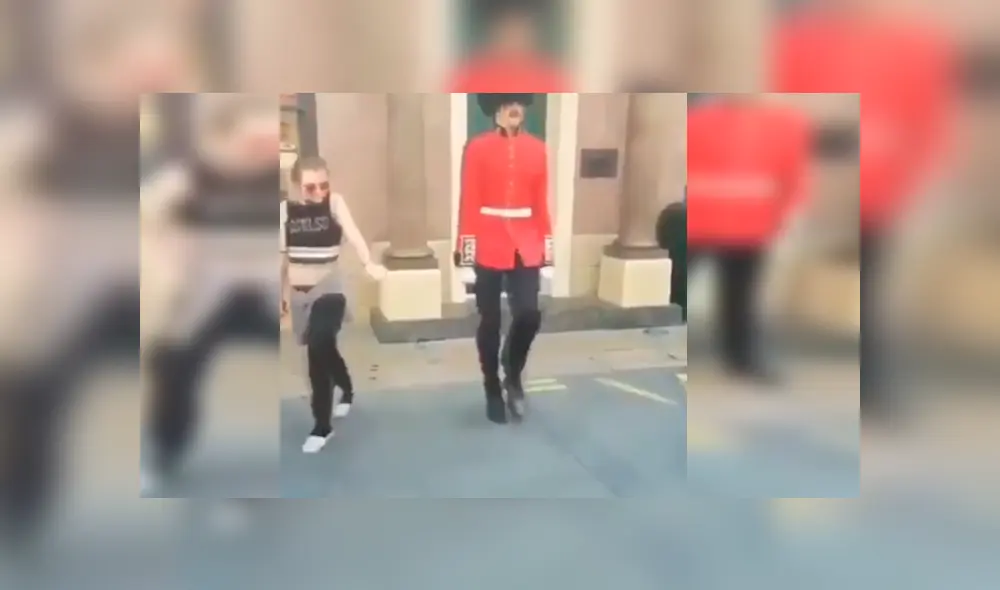 Video es viral en Facebook. La chica creyó que el oficial permanecería inmóvil mientras ella bailaba; sin embargo, ocurrió algo que ella nunca imaginó. Foto: Captura. Video es viral en Facebook. La chica creyó que el oficial permanecería inmóvil mientras ella bailaba; sin embargo, ocurrió algo que ella nunca imaginó. Foto: Captura.