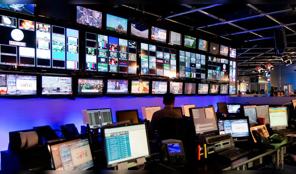 En el Perú, las empresas prefieren invertir en publicidad a través de la televisión. En el Perú, las empresas prefieren invertir en publicidad a través de la televisión.