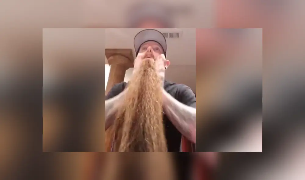 A través de Facebook este hombre mostró cómo ocultar su barba para pasar desapercibido frente a los demás.