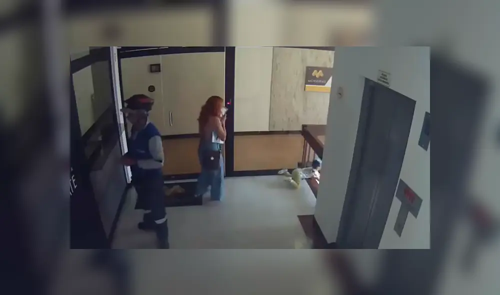 Facebook viral: madre realiza asombrosa maniobra para evitar que su bebé caiga de un edificio [VIDEO]