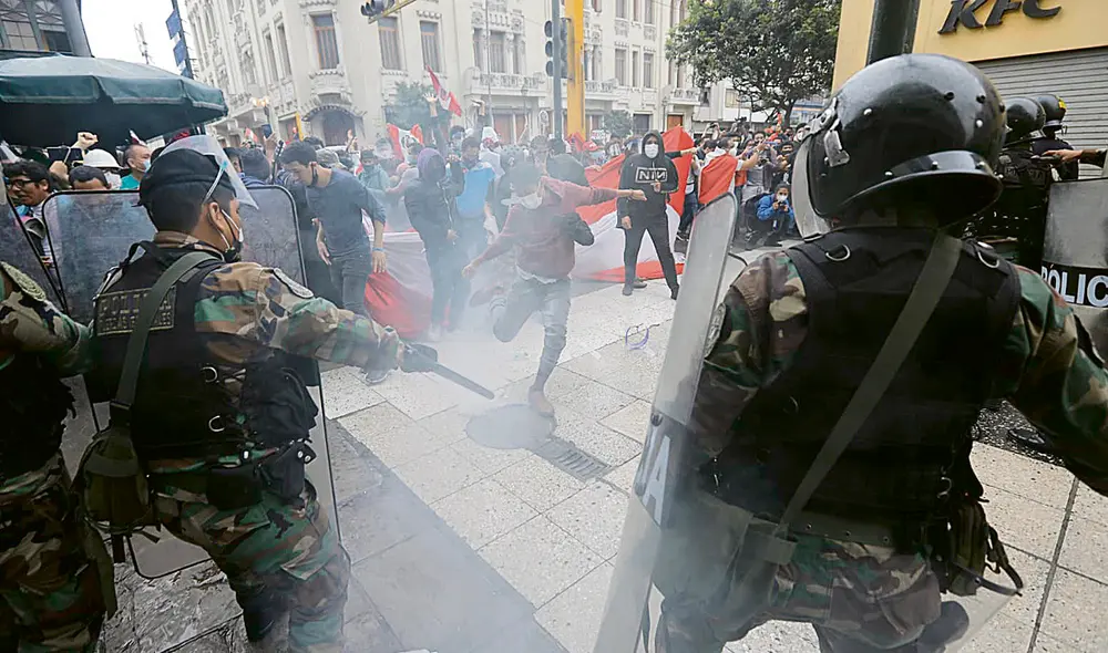 policia protestas vacancia foto jorge cerdan policia protestas vacancia foto jorge cerdan