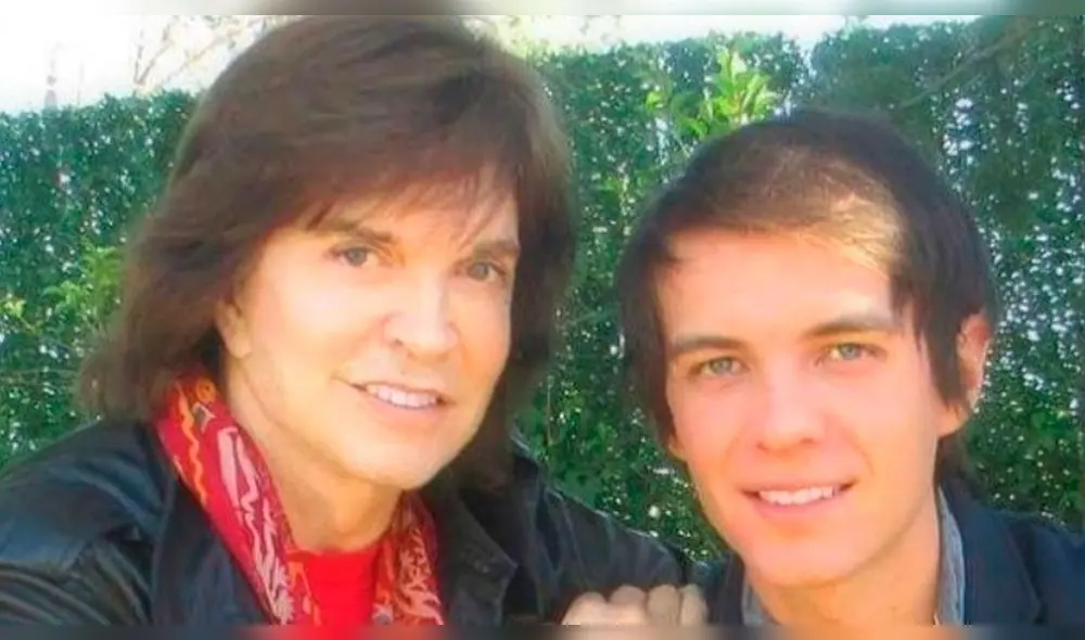 El único hijo del cantante español lo recordó con un sensible mensaje