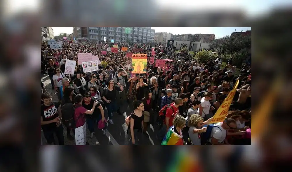 Choque entre ultraconservadores y feministas durante marcha 'a favor de la familia' en Italia [FOTOS] 
