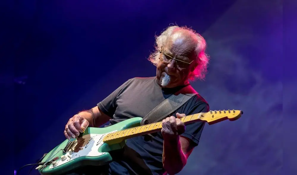 Martin Barre. Martin Barre.