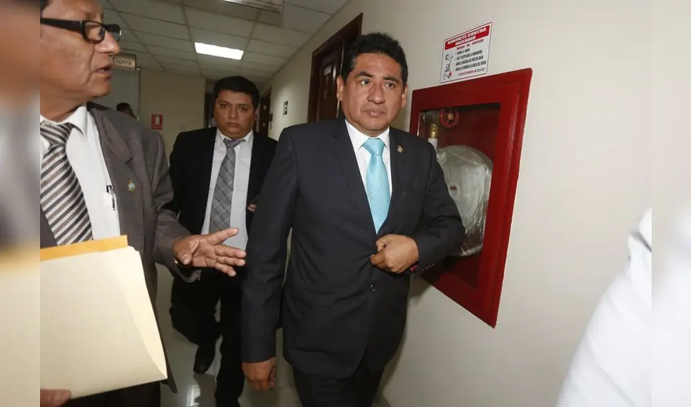 Fujimorista Alcalá plagió en un proyecto de ley