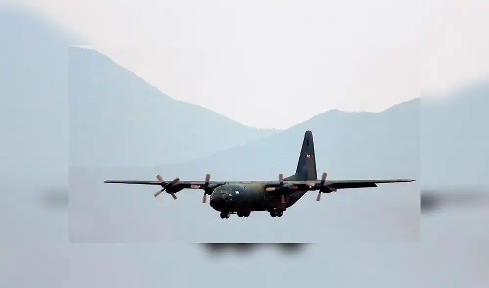Un avión C130 Hércules antes de aterrizar en Santiago de Chile. Foto: EFE (archivo) Un avión C130 Hércules antes de aterrizar en Santiago de Chile. Foto: EFE (archivo)
