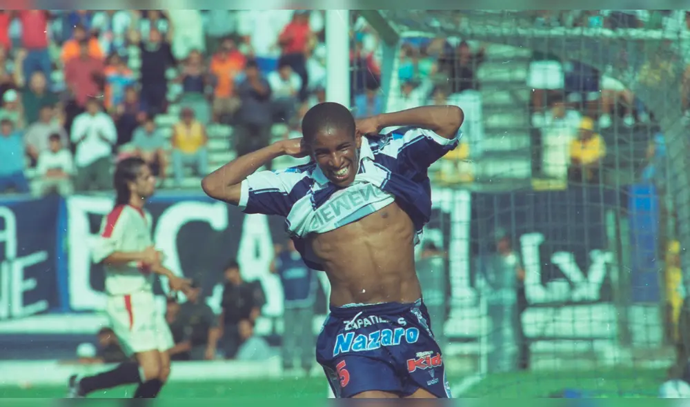 Jefferson Farfán recreó escena de cuando le limpiaba el carro a Waldir Sáenz.