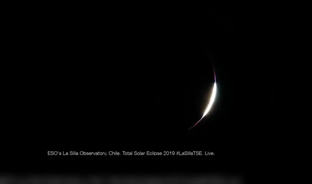 Después de cubrir el disco solar, la Luna empieza a retirarse. Foto: Captura ESO
