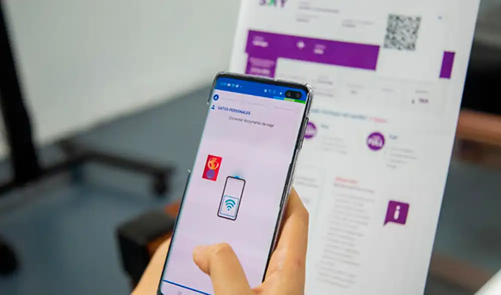 Pasajeros deben descargar aplicativo móvil para realizar trámite. Foto: Migraciones.