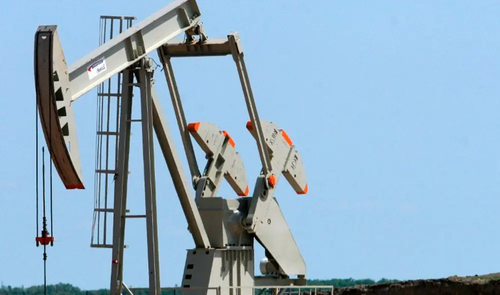 Se prevé que el panorama alcista para el próximo año y que alcanzará los 60 dólares por barril a fines de 202, señalan expertos. Foto: AFP