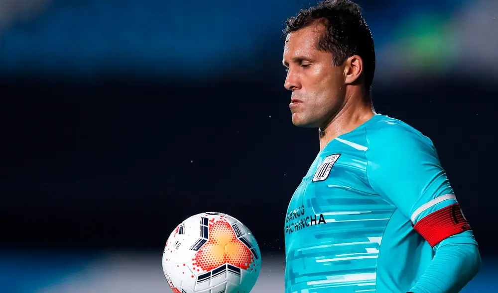 Leao Butrón fue elegido como la figura del partido ante Racing. Foto: EFE