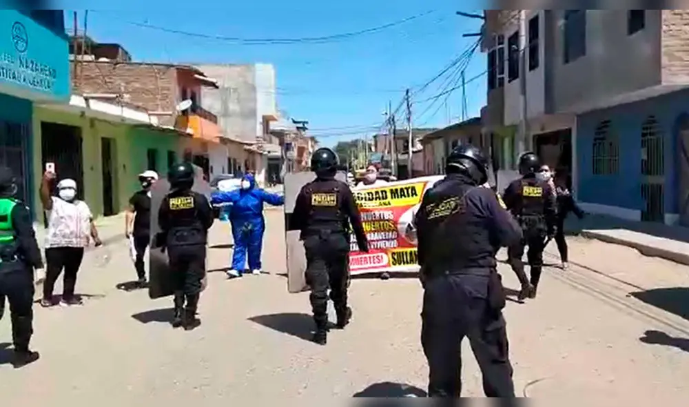 Los familiares de los enfermos tienen que lidiar con la falta de oxígeno y medicinas. Los familiares de los enfermos tienen que lidiar con la falta de oxígeno y medicinas.